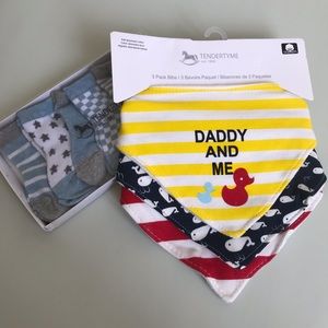 Tendertyme Bundle of Socks and Bibs